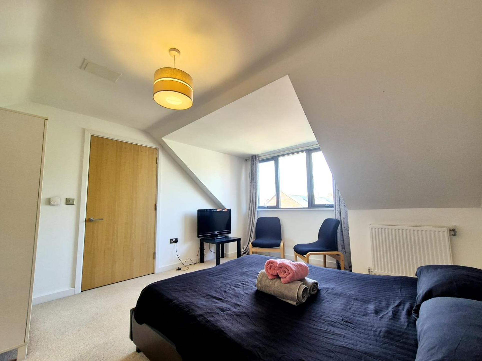 Explore London: 2 Bedroom House In Wood Green Bagian luar foto