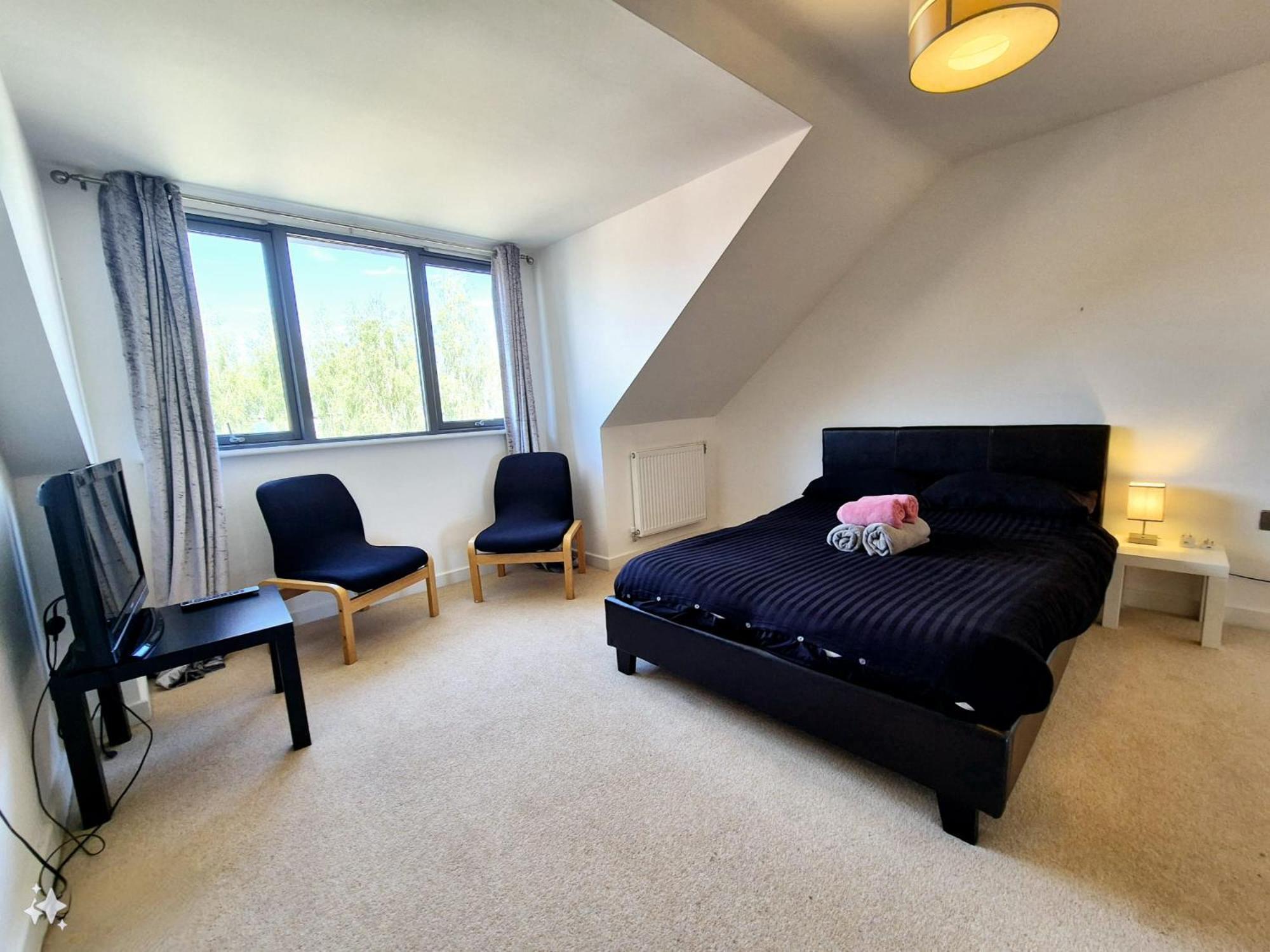 Explore London: 2 Bedroom House In Wood Green Bagian luar foto