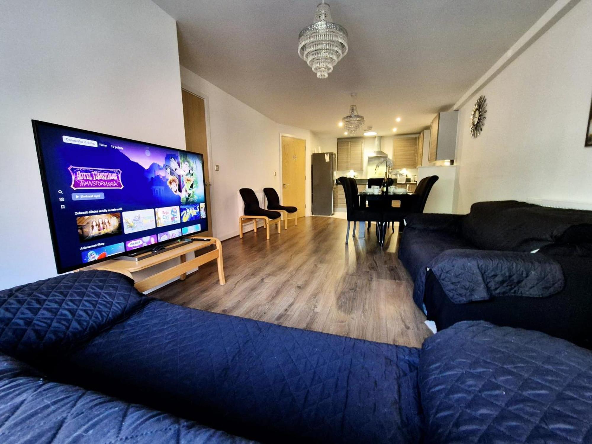 Explore London: 2 Bedroom House In Wood Green Bagian luar foto